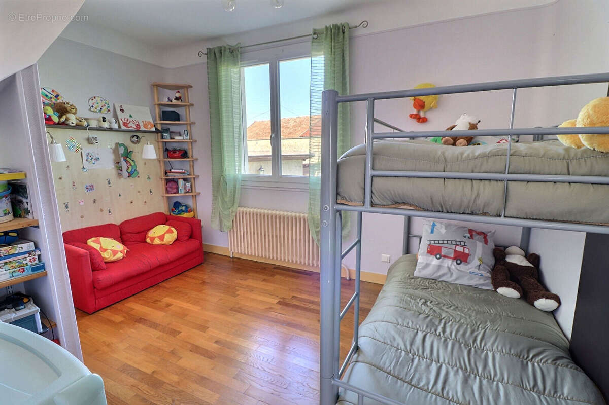 Maison à LE PERRAY-EN-YVELINES