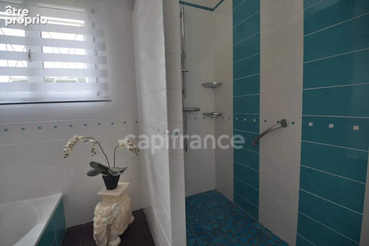 Propriété au calme - 5 chambres - T3 attenant - garage XXL - piscine - à MARMANDE (47) - photo 23