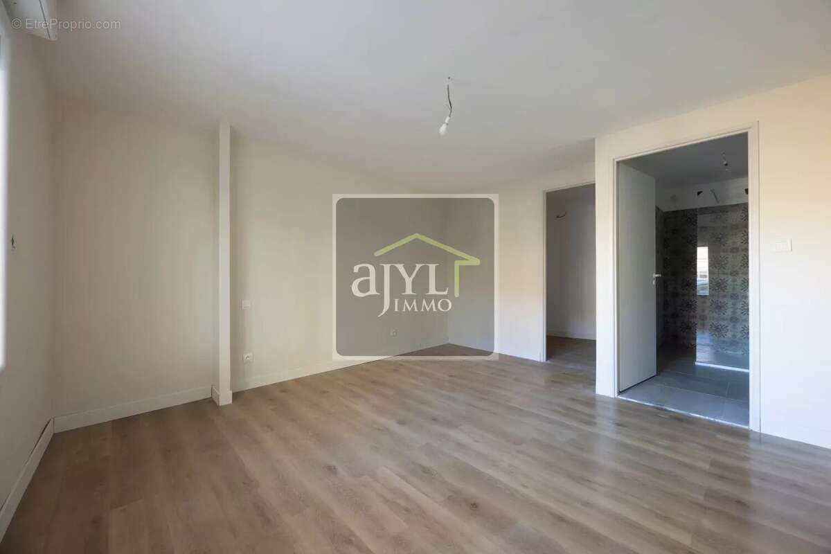 Appartement à LE PUY-SAINTE-REPARADE