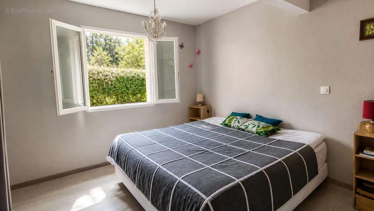 Belle villa spacieuse avec grand terrain et logement independant - photo 13