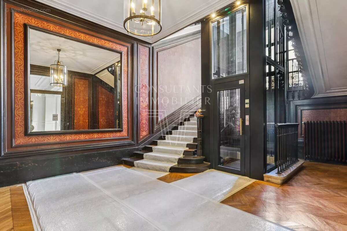 Appartement à PARIS-17E
