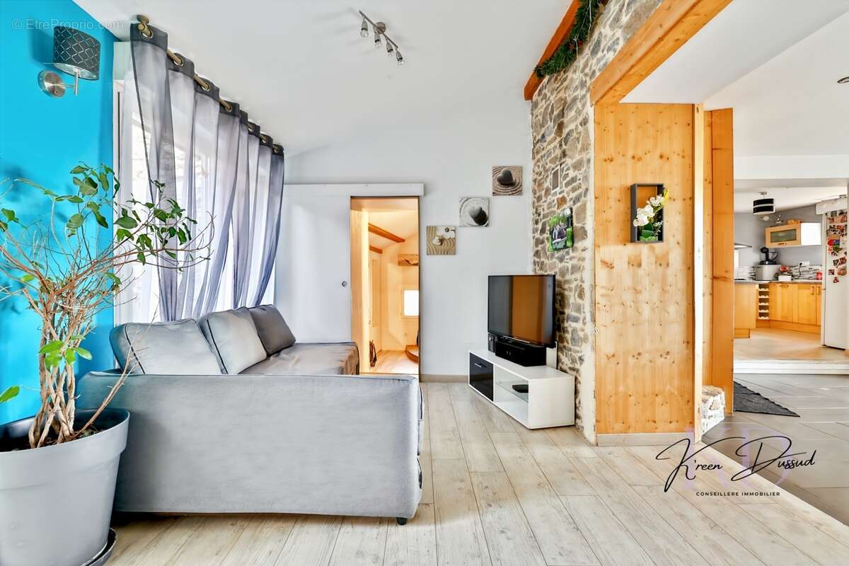  Maison en pierre de 150 m2 entièrement rénovée - Vue exceptionnelle - Suite parentale - Dépendances - Aucun vis-à-vis - photo 6