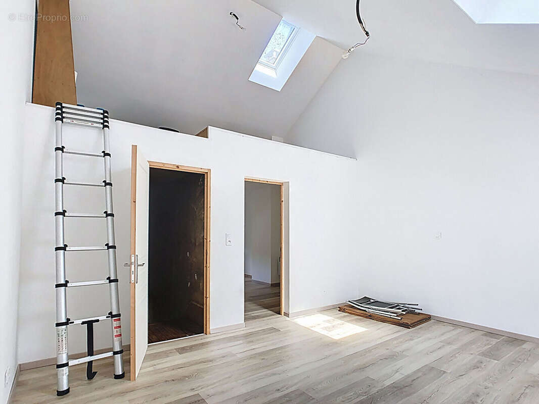 Maison à NEUFCHATEAU