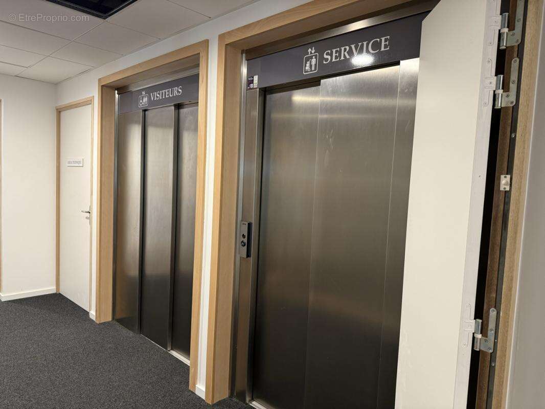 Commerce à ALLONZIER-LA-CAILLE