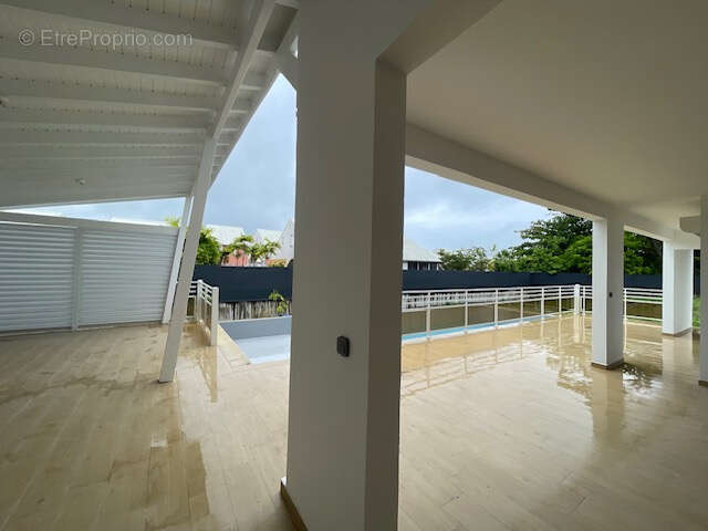 Maison à LES ABYMES