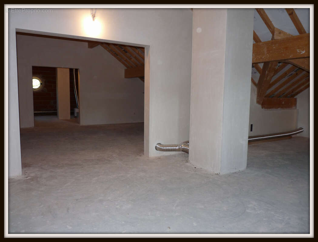 Maison à MONTGESTY