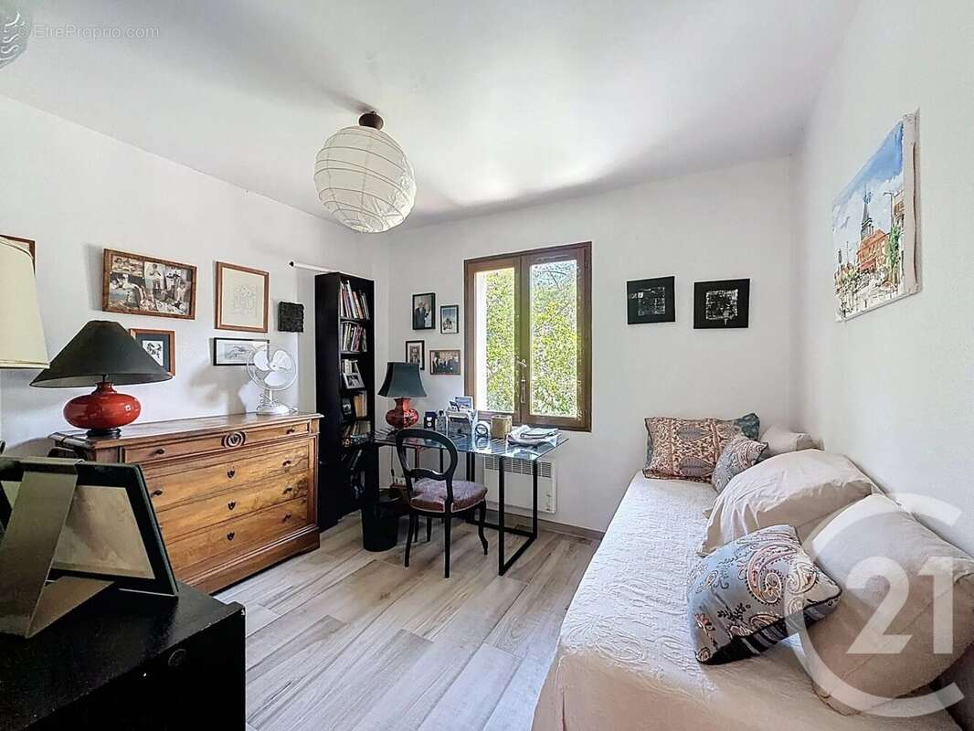 Maison à LA ROQUETTE-SUR-SIAGNE