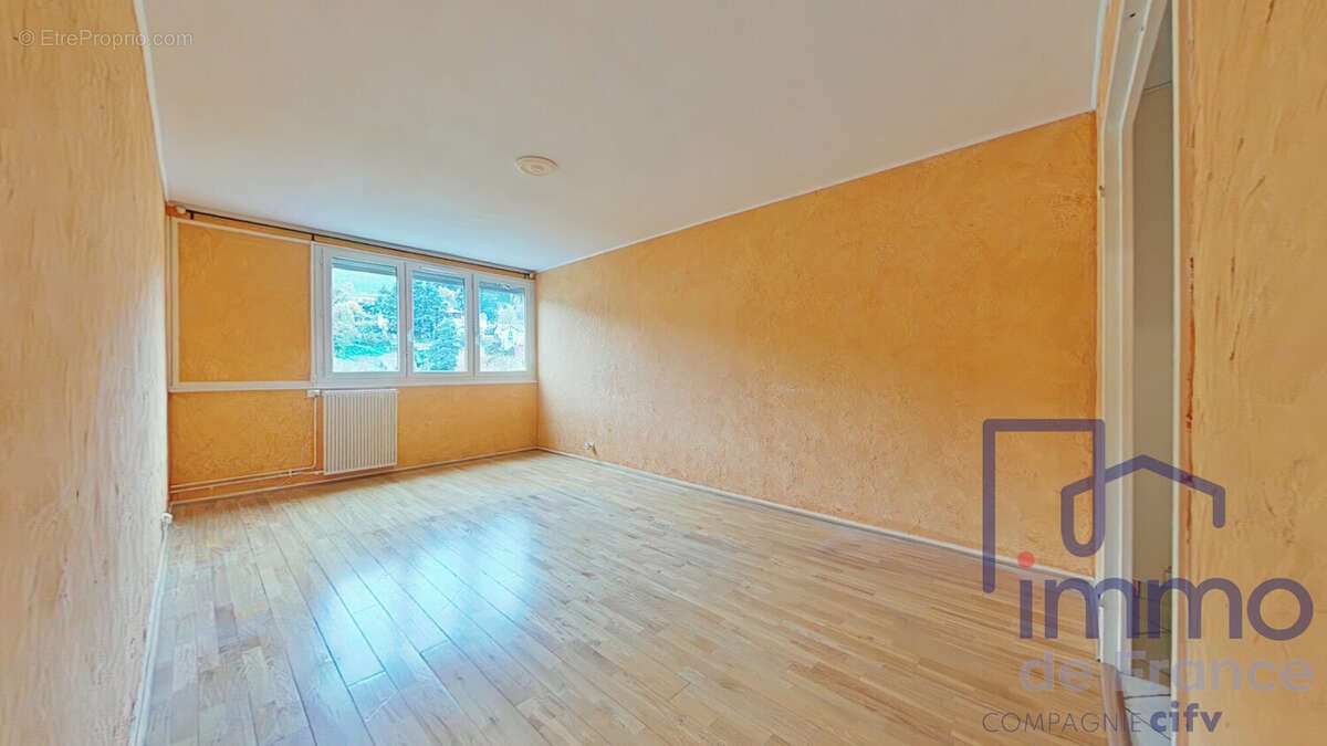 Appartement à SAINT-ETIENNE