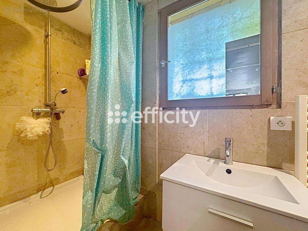 Maison 140 m² à Saint-Cannat  - photo 13