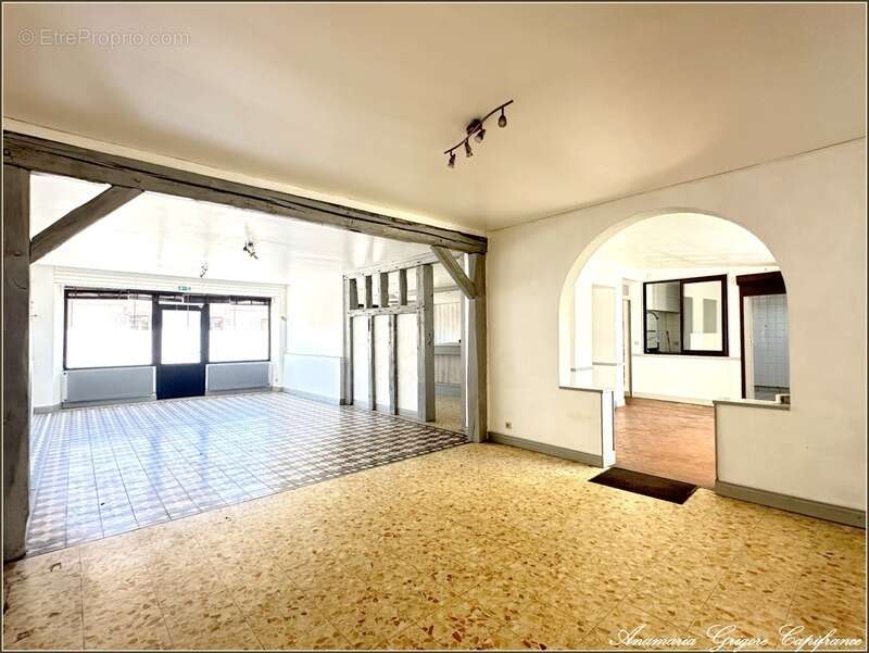 Maison de village, 214 m², 5 chambres, sejour de 100 m² - photo 2