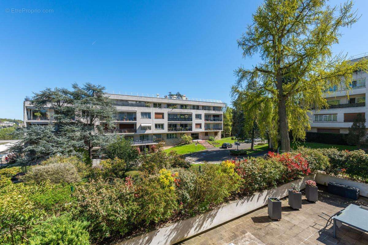 Appartement à VILLE-D'AVRAY