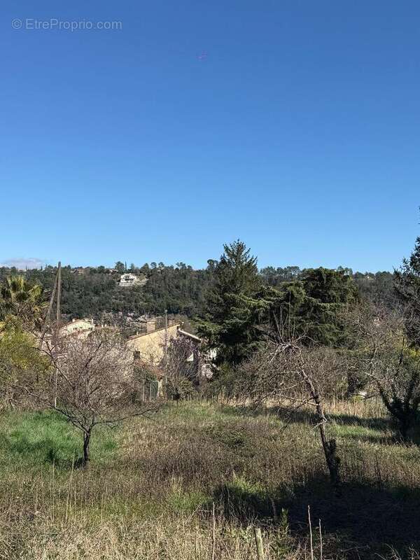   - Terrain à AUBENAS