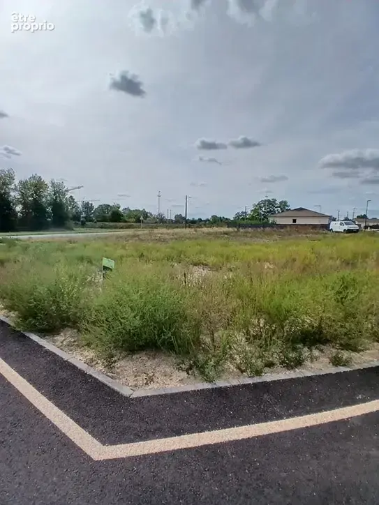 Photo Terrain à Avermes au prix de 46 400€