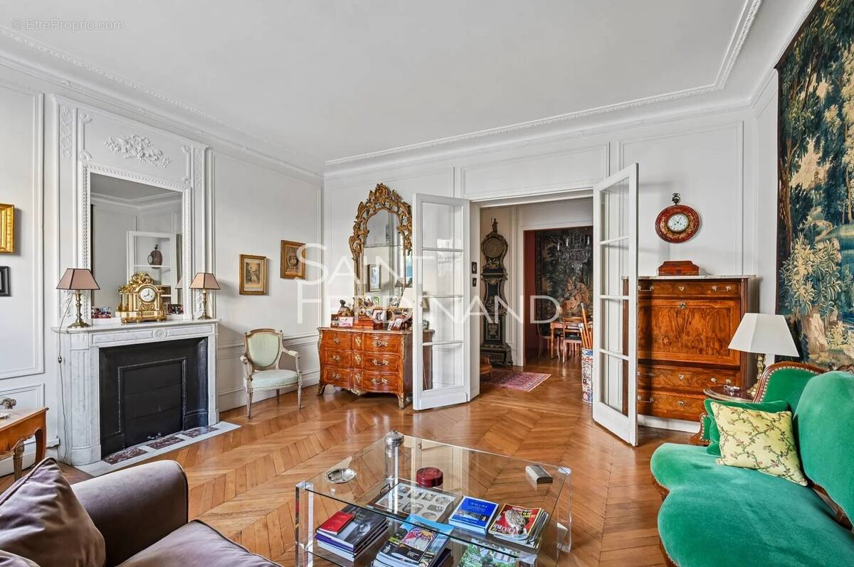 Appartement à NEUILLY-SUR-SEINE
