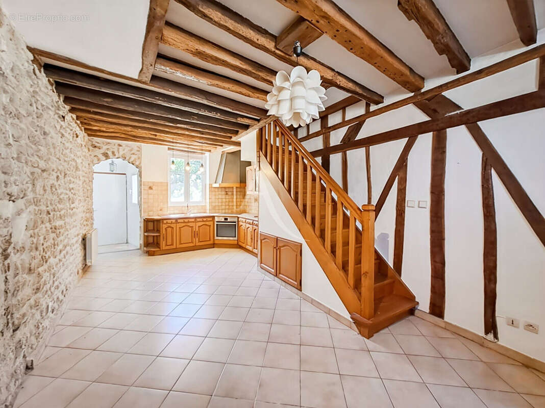 Maison de Ville 3 pièces, 2 chambres, cour privative, hyper centre d'ETRECHY - photo 3