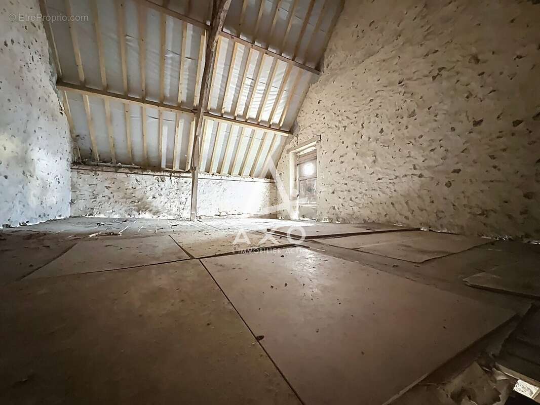 Maison à SAINT-VICTOR-DE-BUTHON