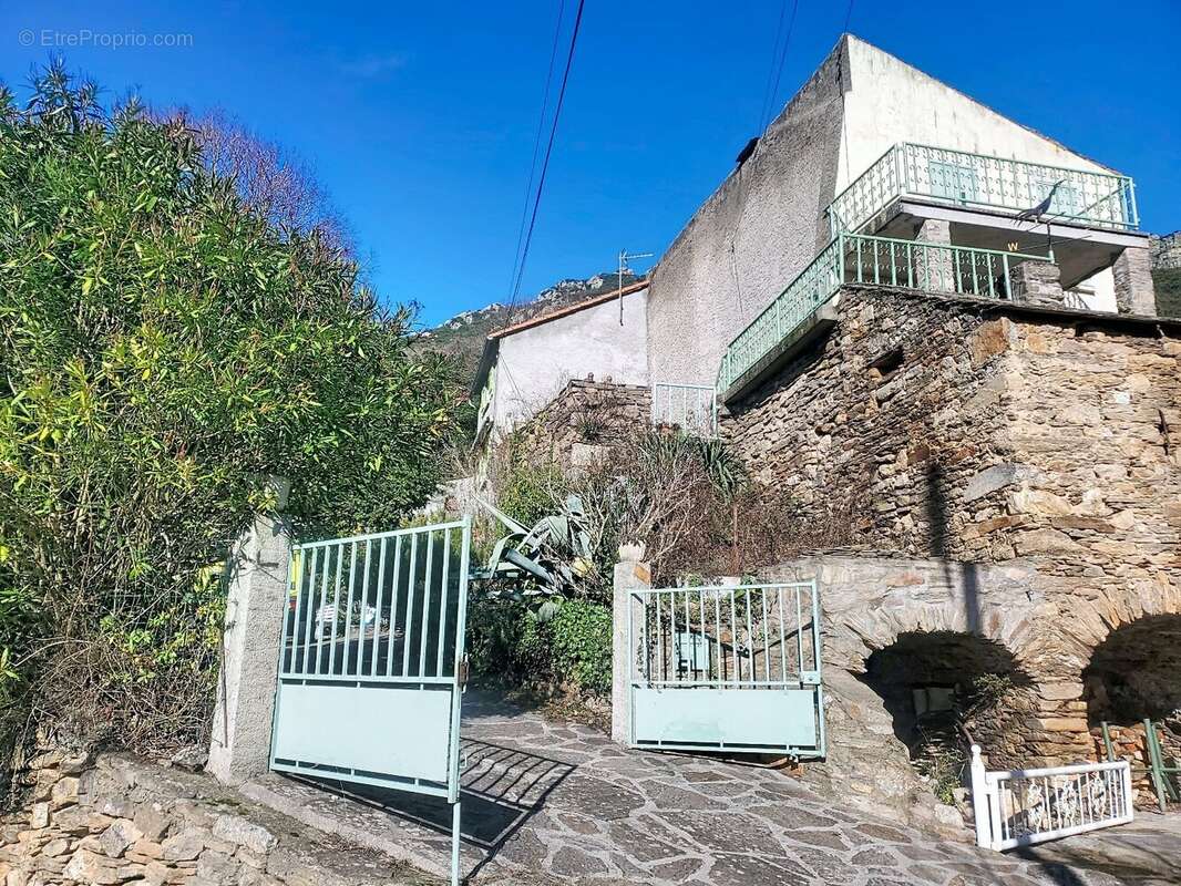 Maison à COLOMBIERES-SUR-ORB