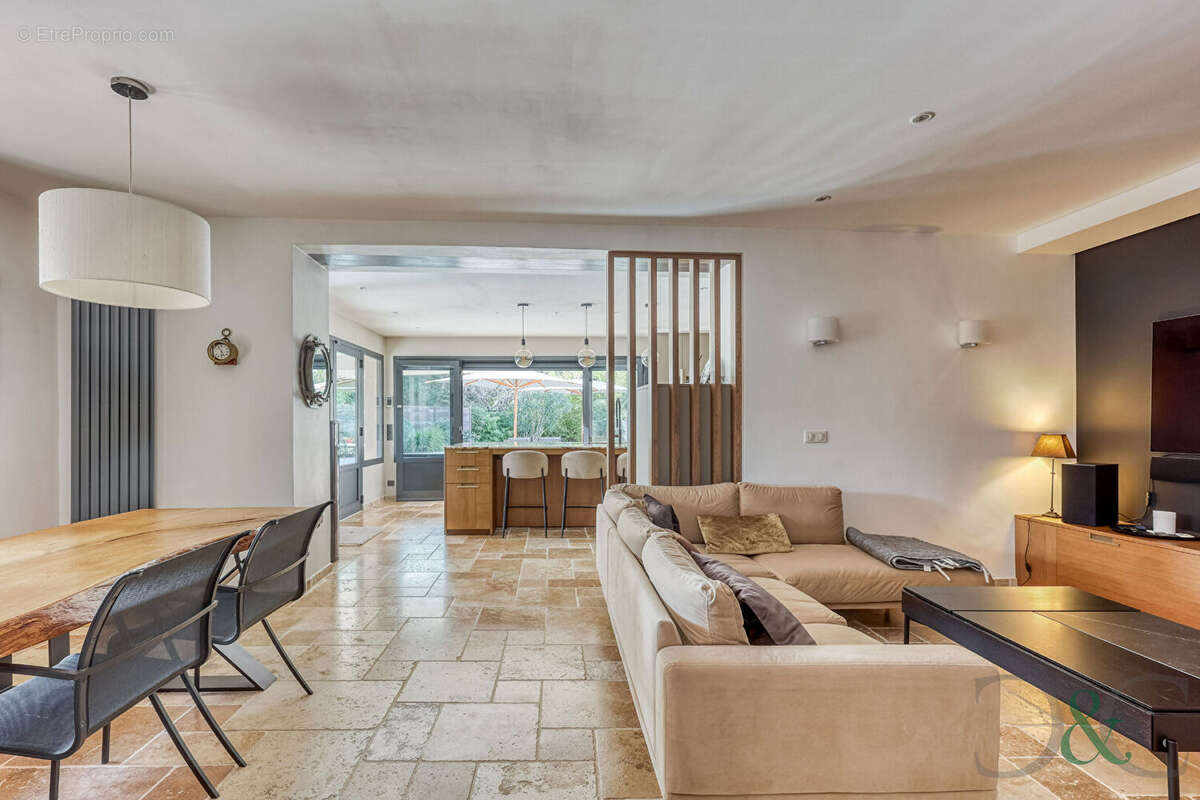 Maison à BORMES-LES-MIMOSAS