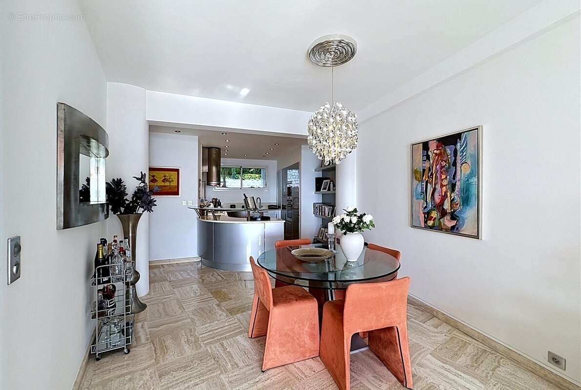 Appartement à EZE