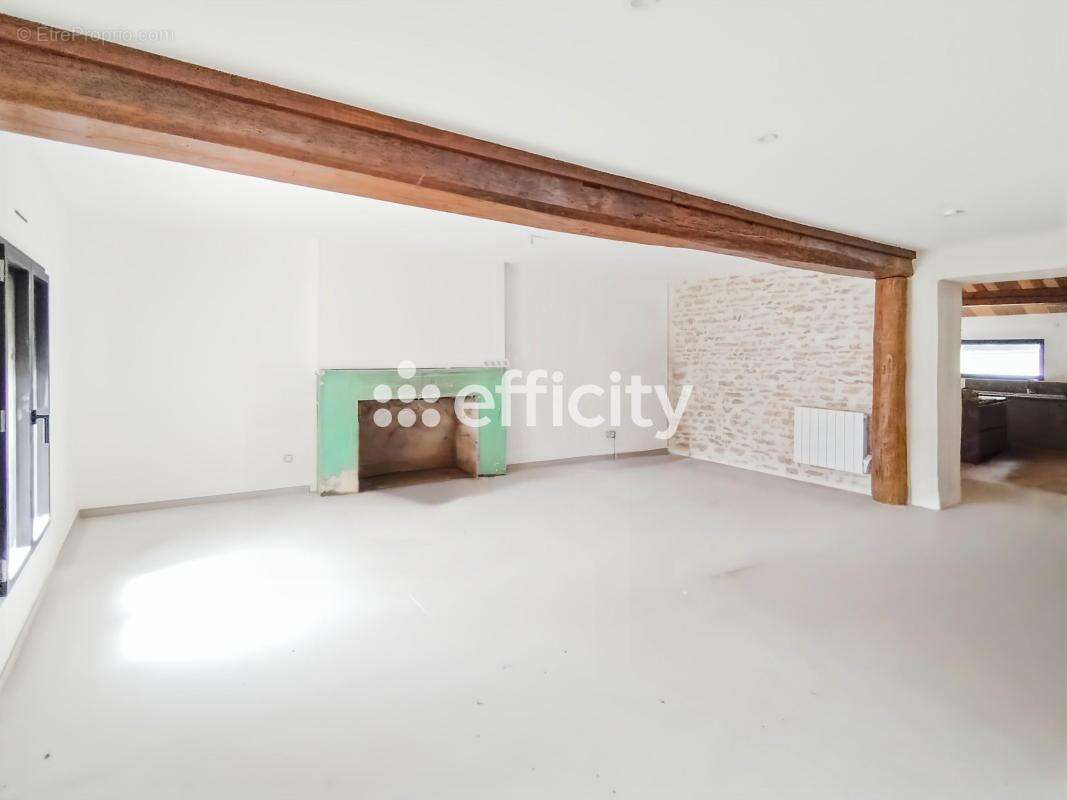 Maison 153 m² à Saint-Germain-De-Marencennes  - photo 8
