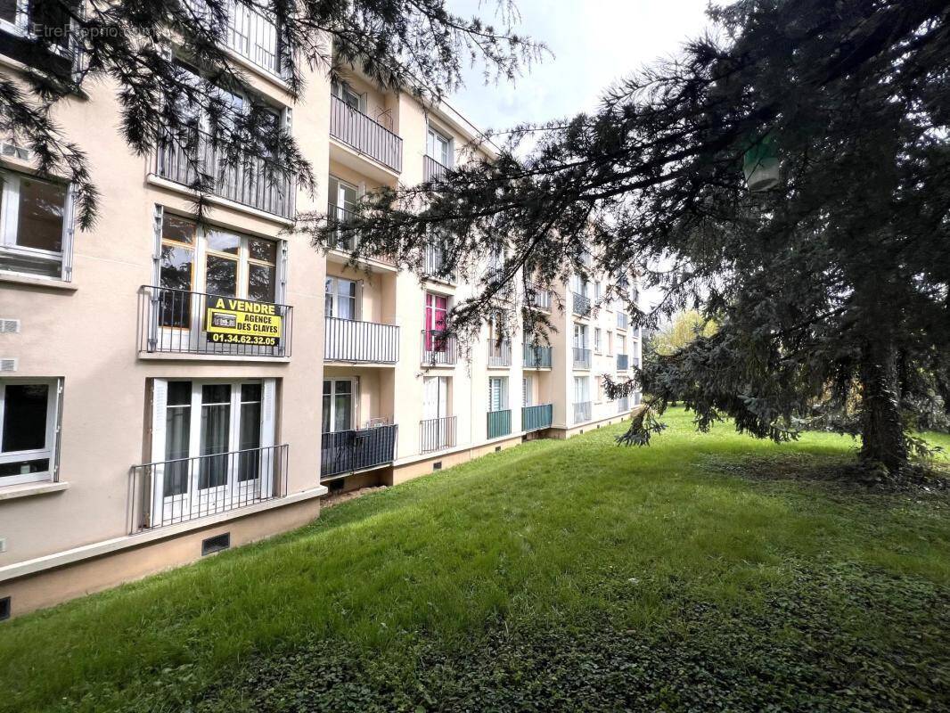 Appartement à LES CLAYES-SOUS-BOIS