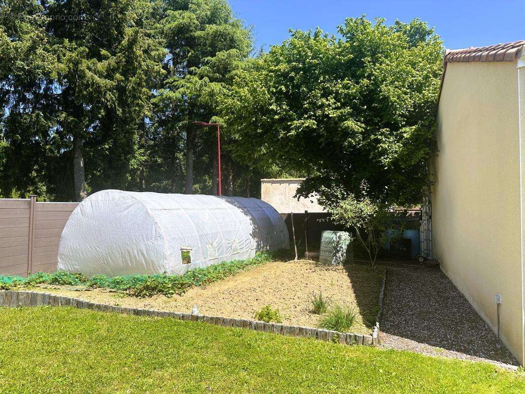Maison à SAINT-MACAIRE-EN-MAUGES