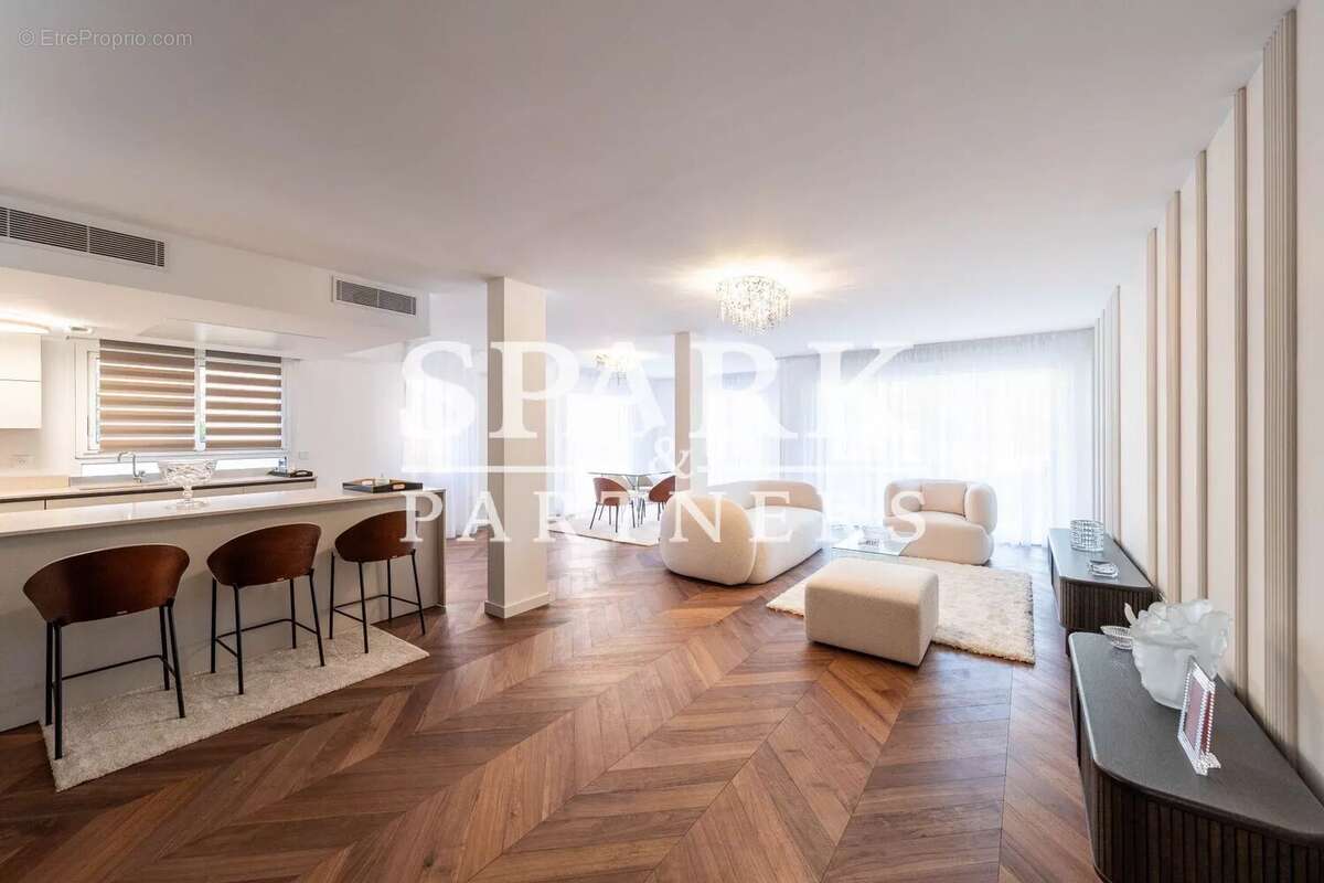 Appartement à ROQUEBRUNE-CAP-MARTIN