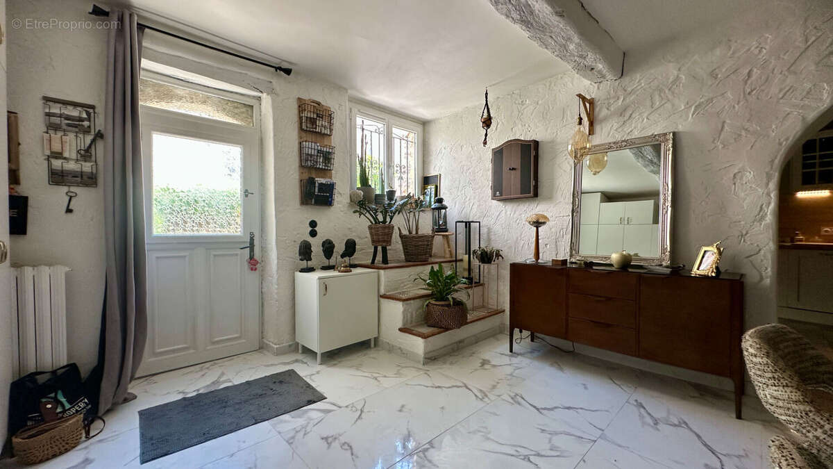 Le Broc Maison de village 6P - 148m2 avec terrasse et cave - photo 3