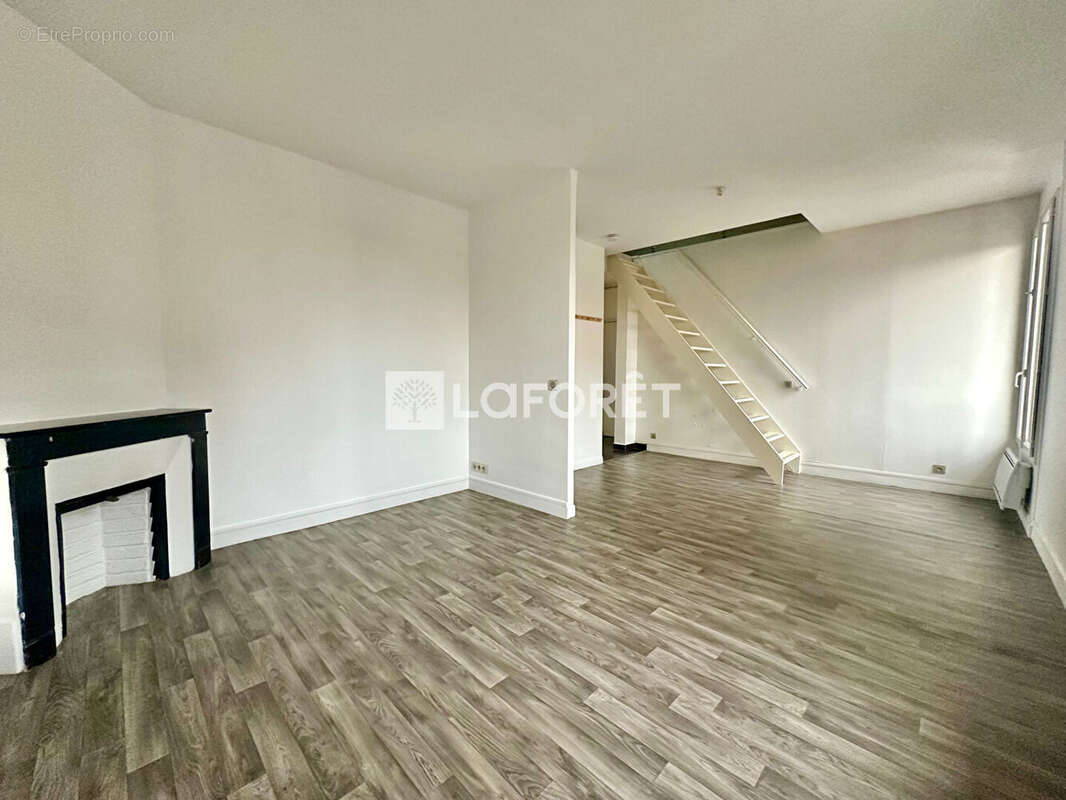 Appartement à LES PAVILLONS-SOUS-BOIS