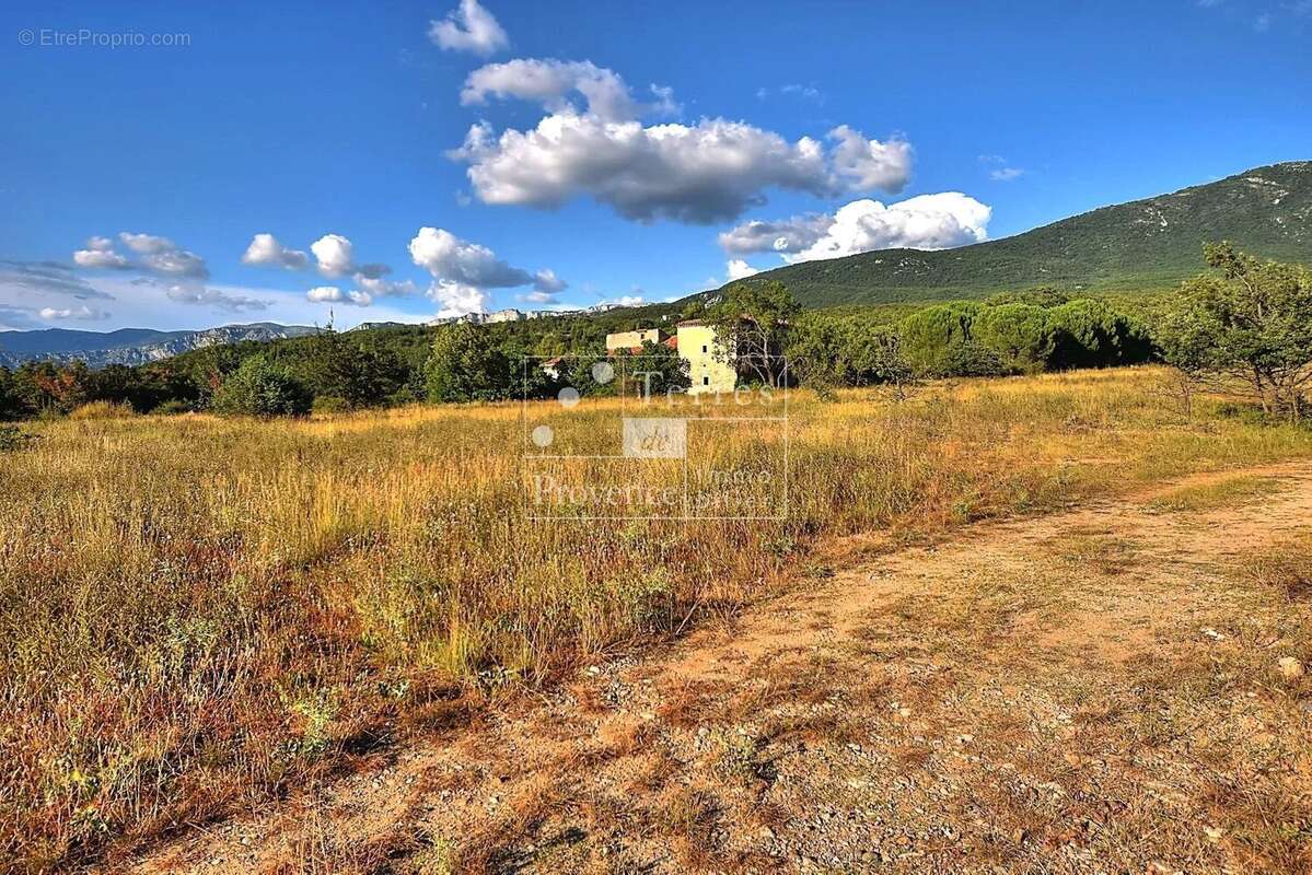 Maison à LES SALLES-SUR-VERDON