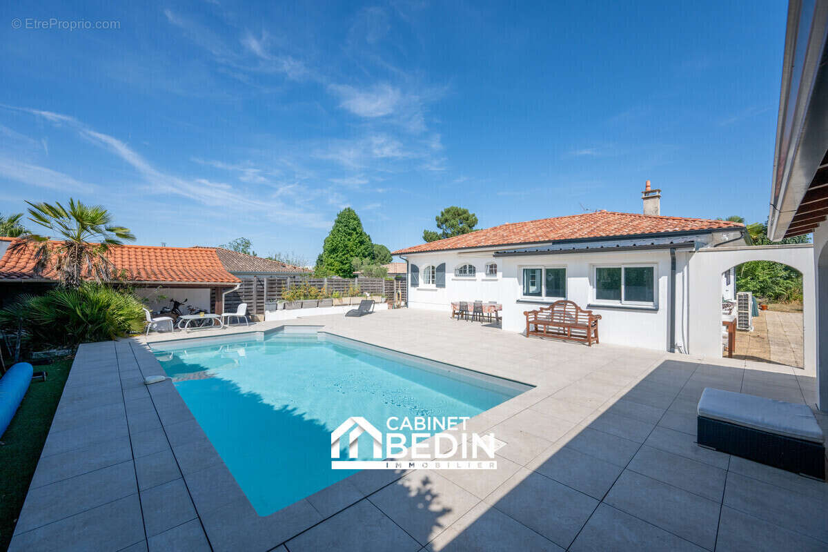 Maison 168 m² à Saint-Medard-En-Jalles  - photo 4