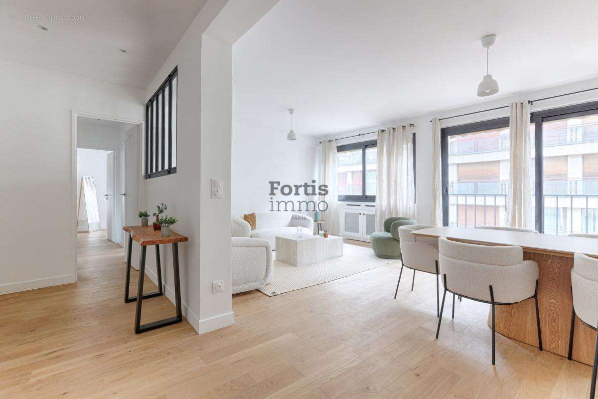 Appartement à PARIS-16E