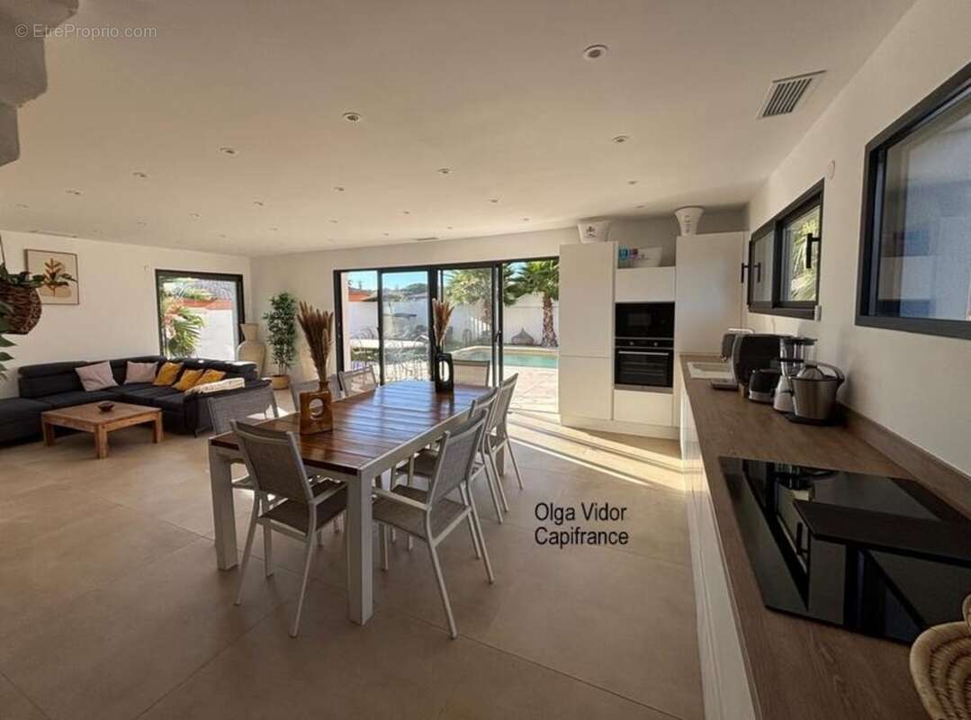 Dpt  (34), à vendre  GRAU D'AGDE  villa P6  195 m² avec piscine, garage, suites parentales - photo 9