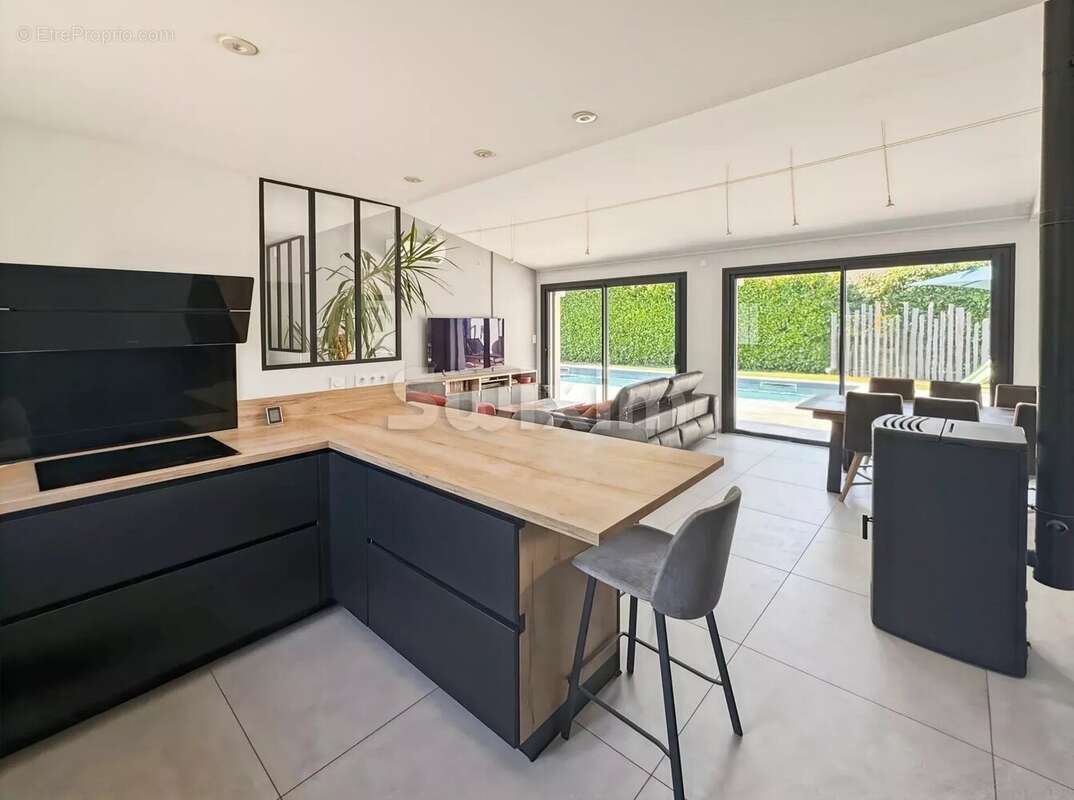 Maison à MONTBOUCHER-SUR-JABRON