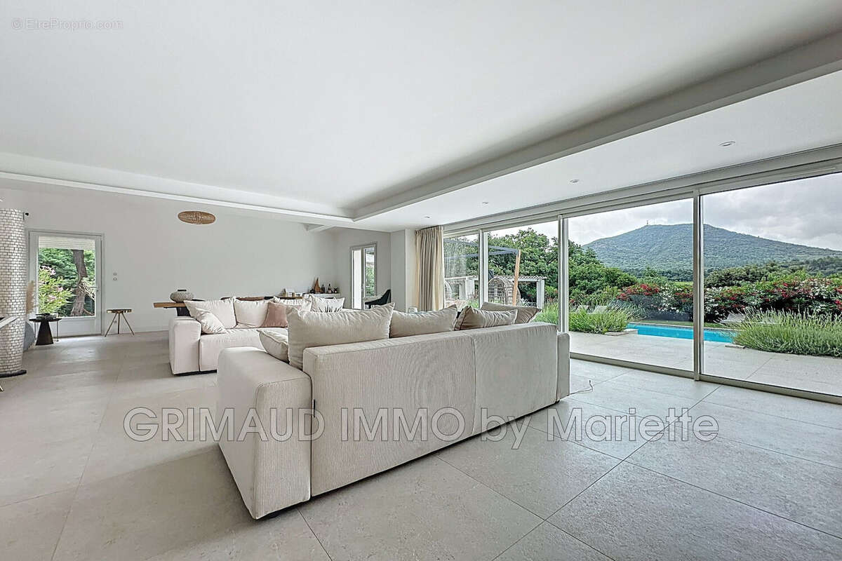 Maison à PLAN-DE-LA-TOUR