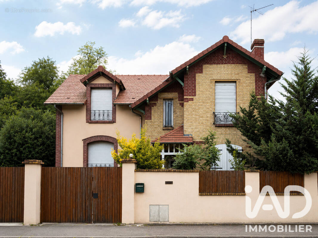 Photo 1 - Maison à MONTIGNY-LES-CORMEILLES