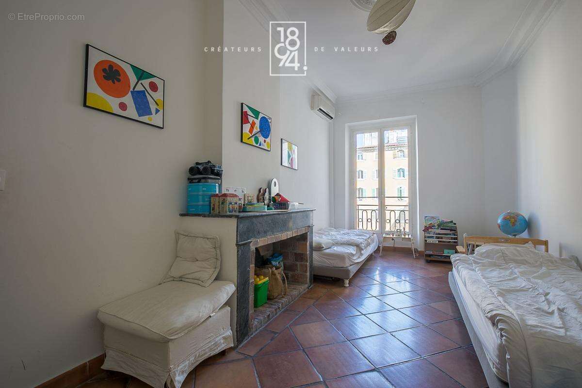 Appartement à MARSEILLE-1E
