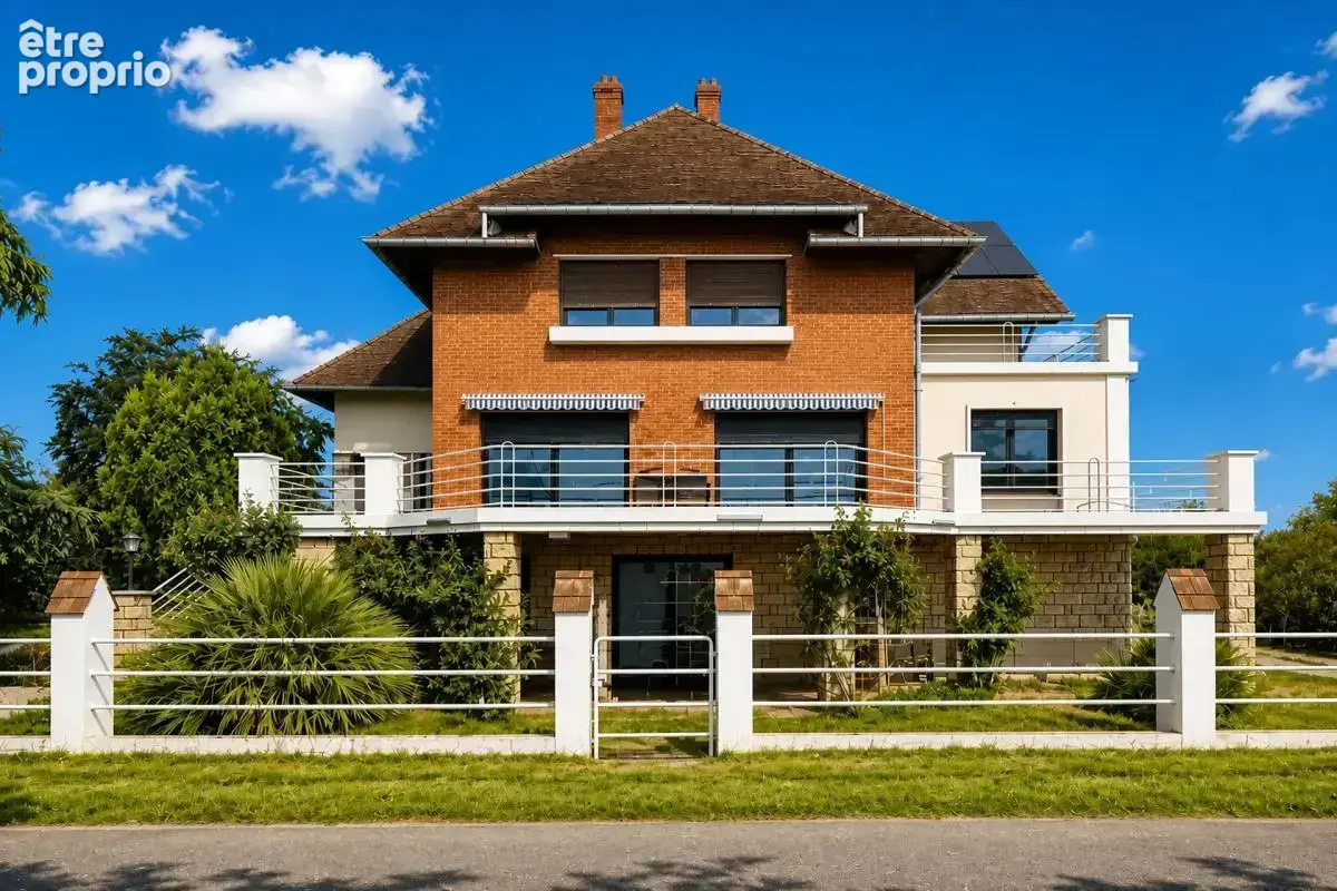 Maison de 9 pièces de 303m² à Guilly - photo 7