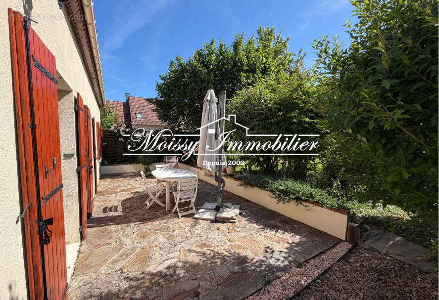 Maison à MOISSY-CRAMAYEL