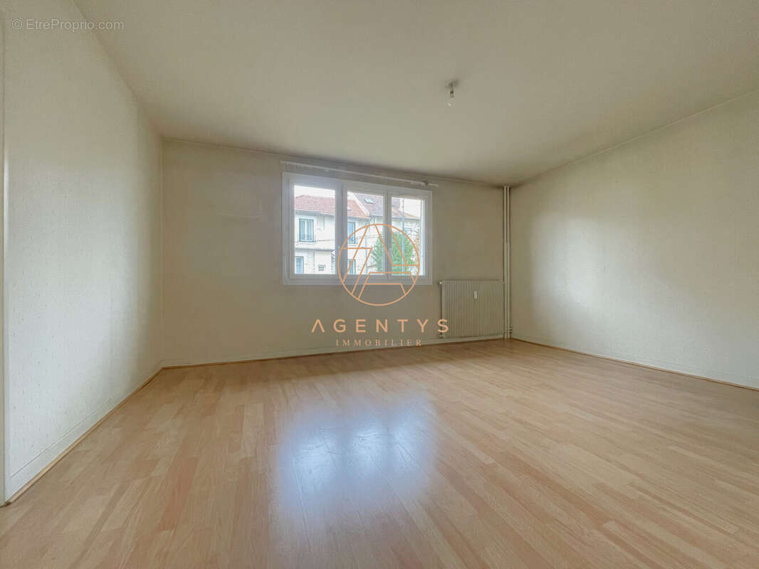 Appartement à SAINT-MAUR-DES-FOSSES