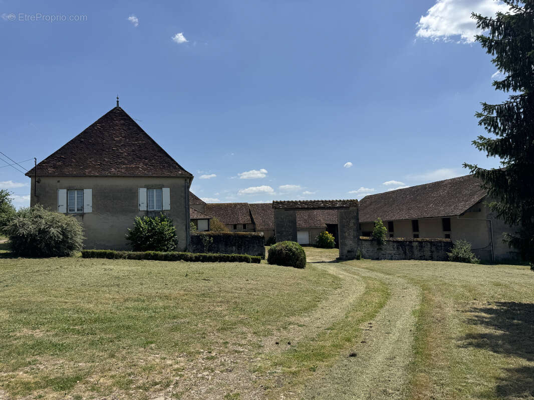 Maison à AUNAY-EN-BAZOIS