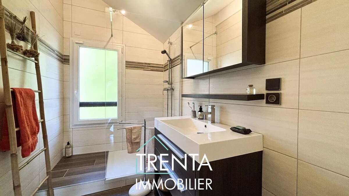 Maison à SAINT-ETIENNE-DE-CROSSEY