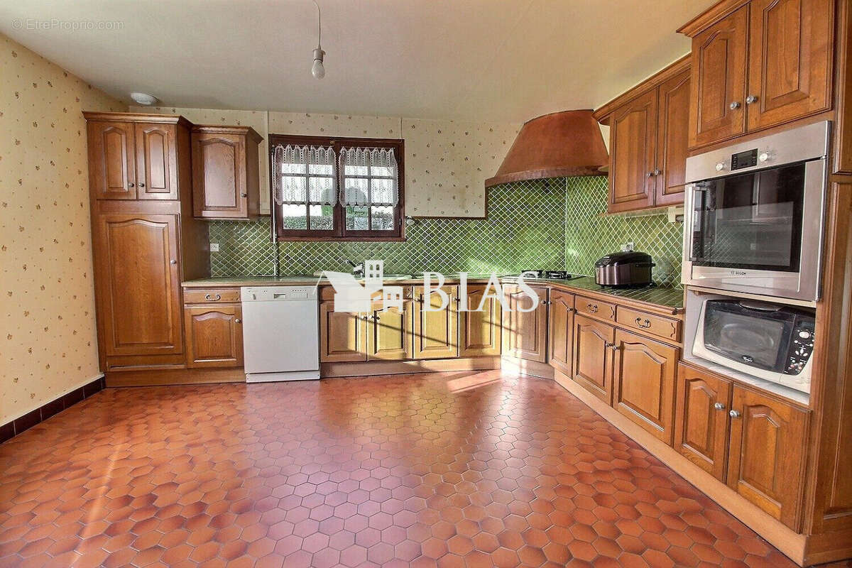 Maison à LE BEC-HELLOUIN