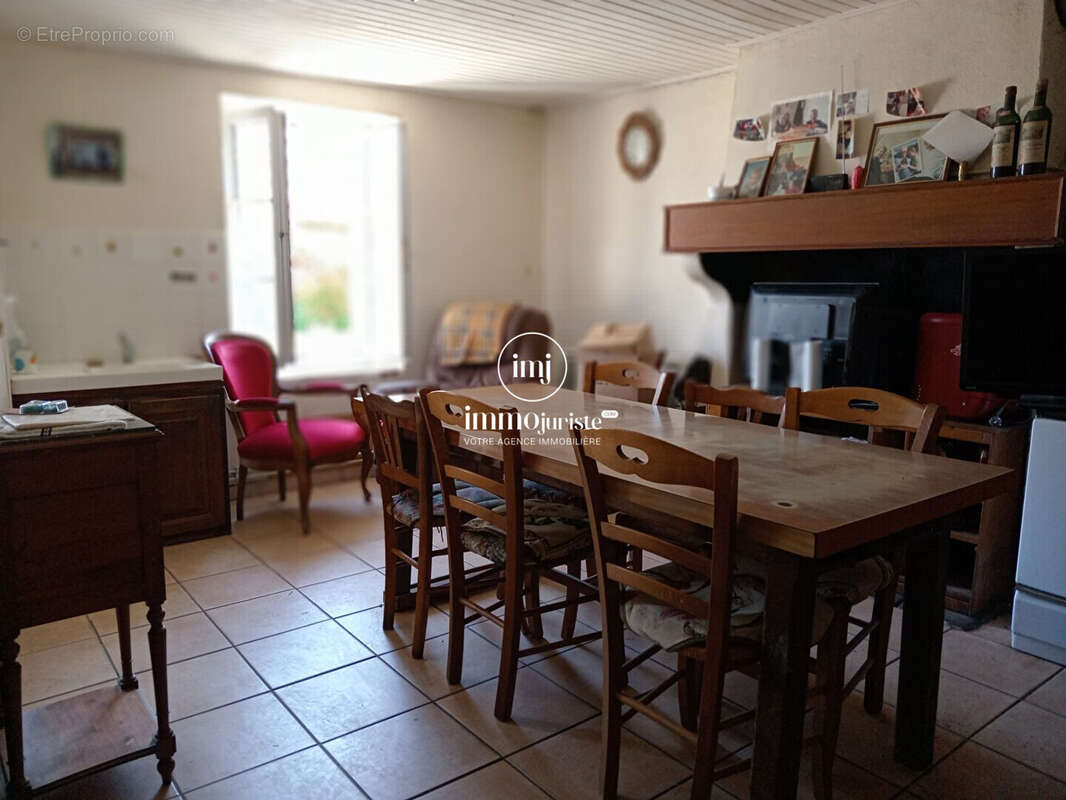 Maison à PEYRAT-LE-CHATEAU