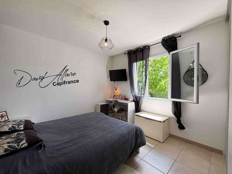 Maison à LARAGNE-MONTEGLIN