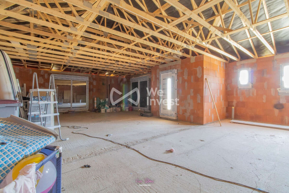Maison 104 m² à Xivry-Circourt  - photo 7