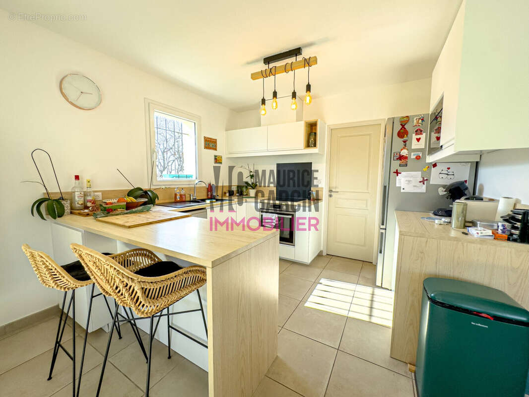 Maison à LA ROQUE-SUR-PERNES