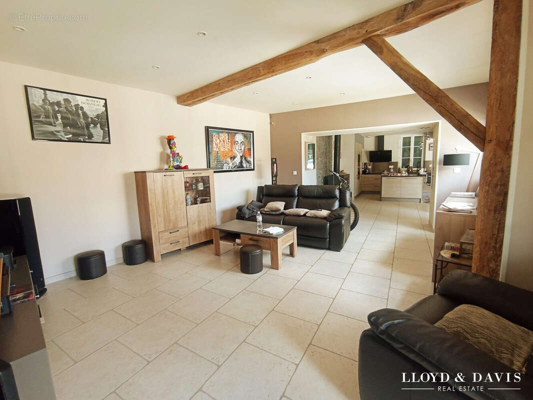 Maison 203 m² à Dollot  - photo 2