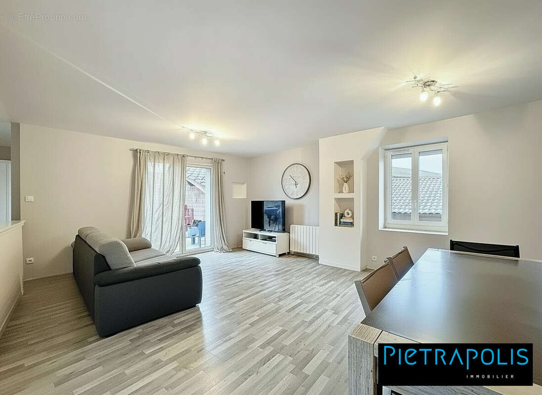 Maison à VILLIE-MORGON