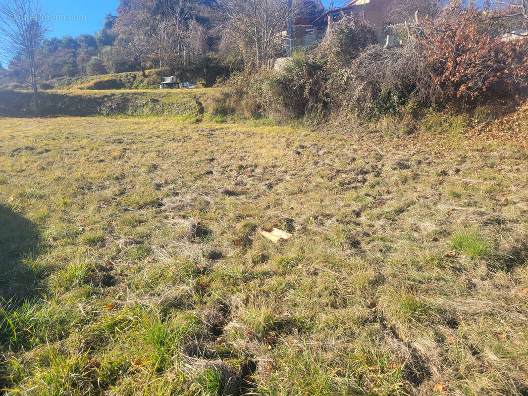 Terrain plat viabilisé, vue dégagèe , Vallée de l'Esteron. - photo 2